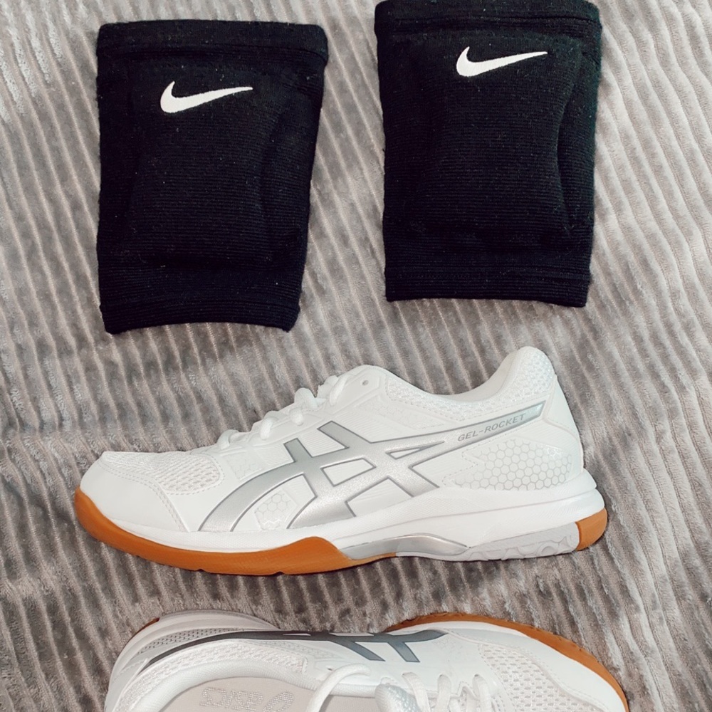 asics women’s volleyball shoes w/ nike knee pads